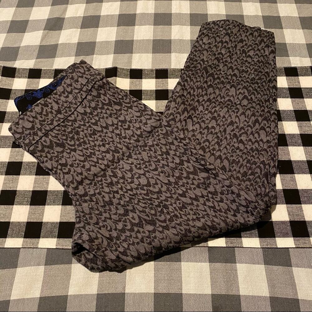 Peter Nygard Cropped Pants Women's Size 6 Petite Gray & Black Print w/ Spandex
